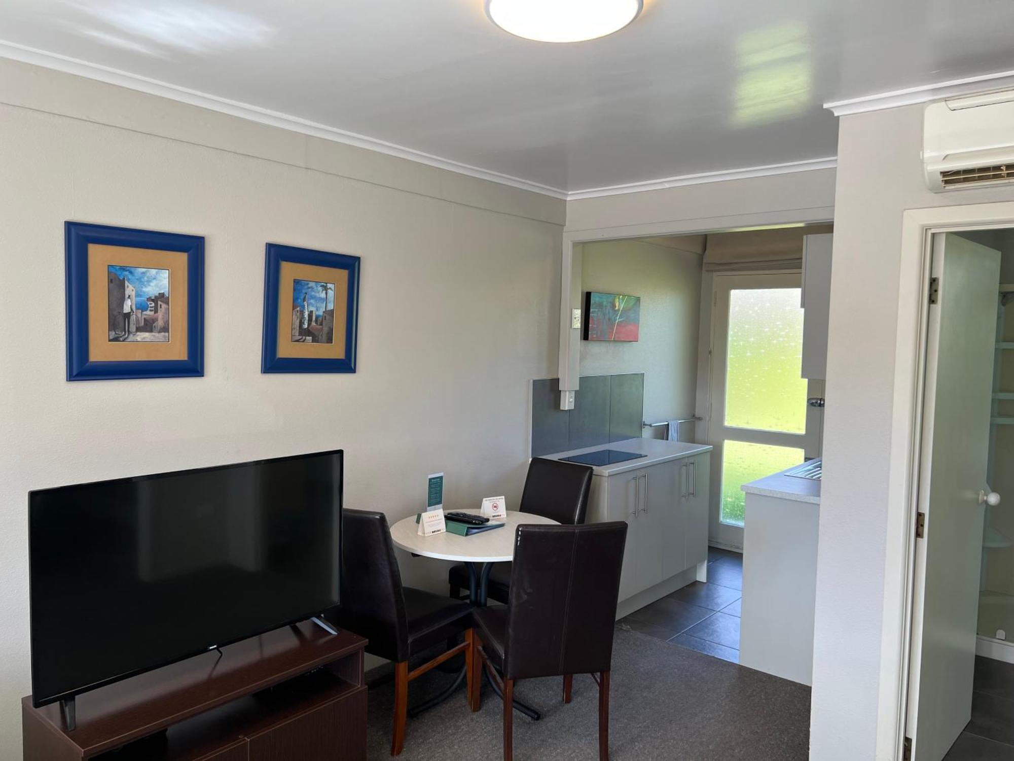 Quality Acapulco Inn 4*