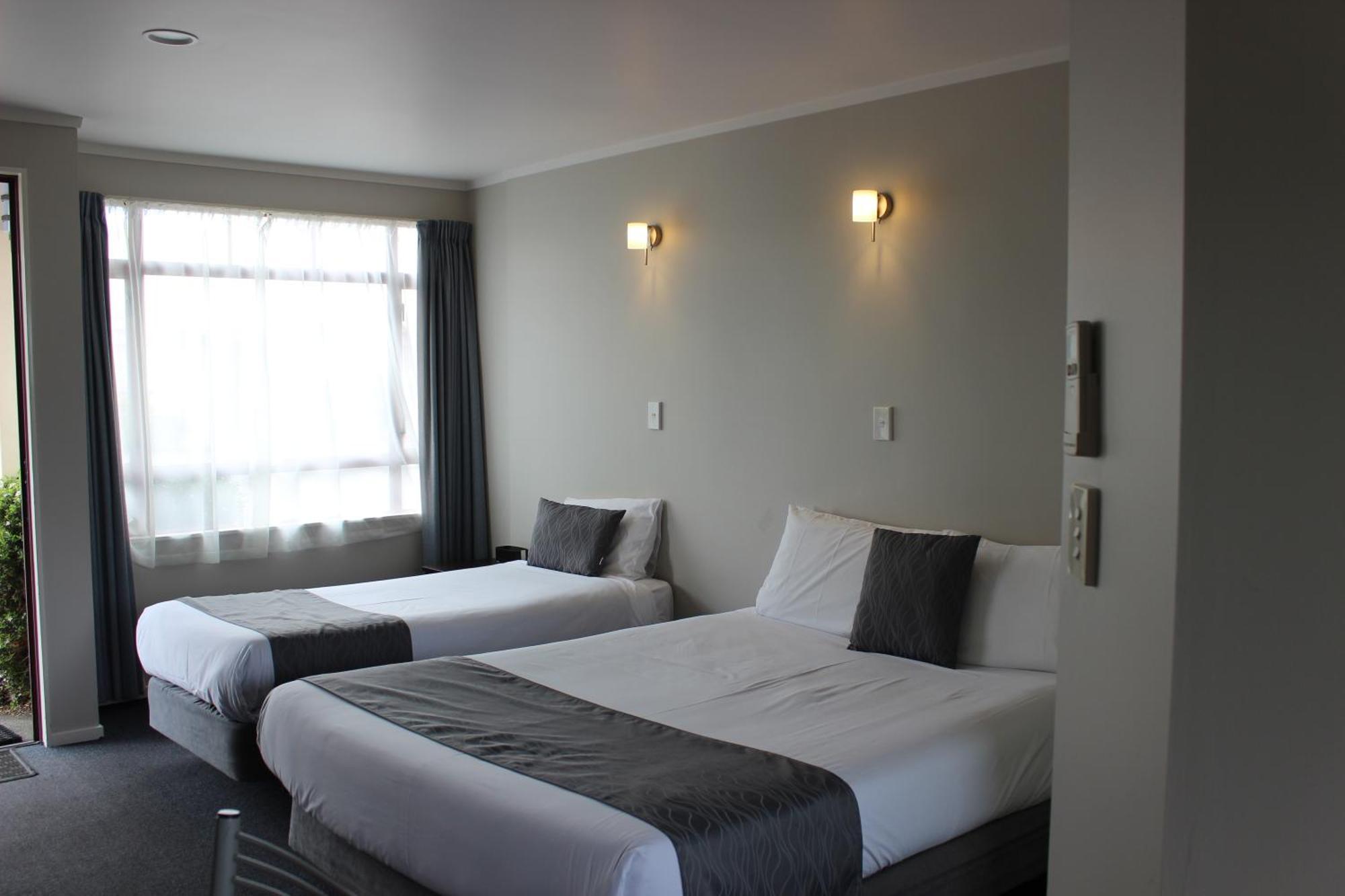 Quality Acapulco Inn 4*